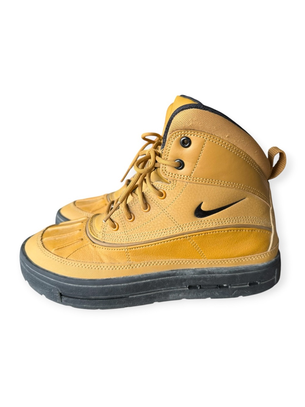 Nike ACG Waterproof Cold Weather Boots, Women’s size 7
